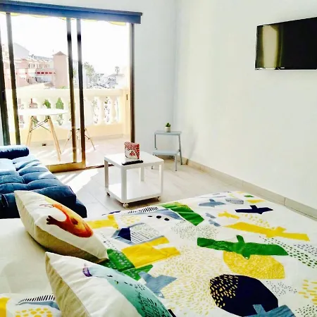 Silver Studio Deluxe Apartment *